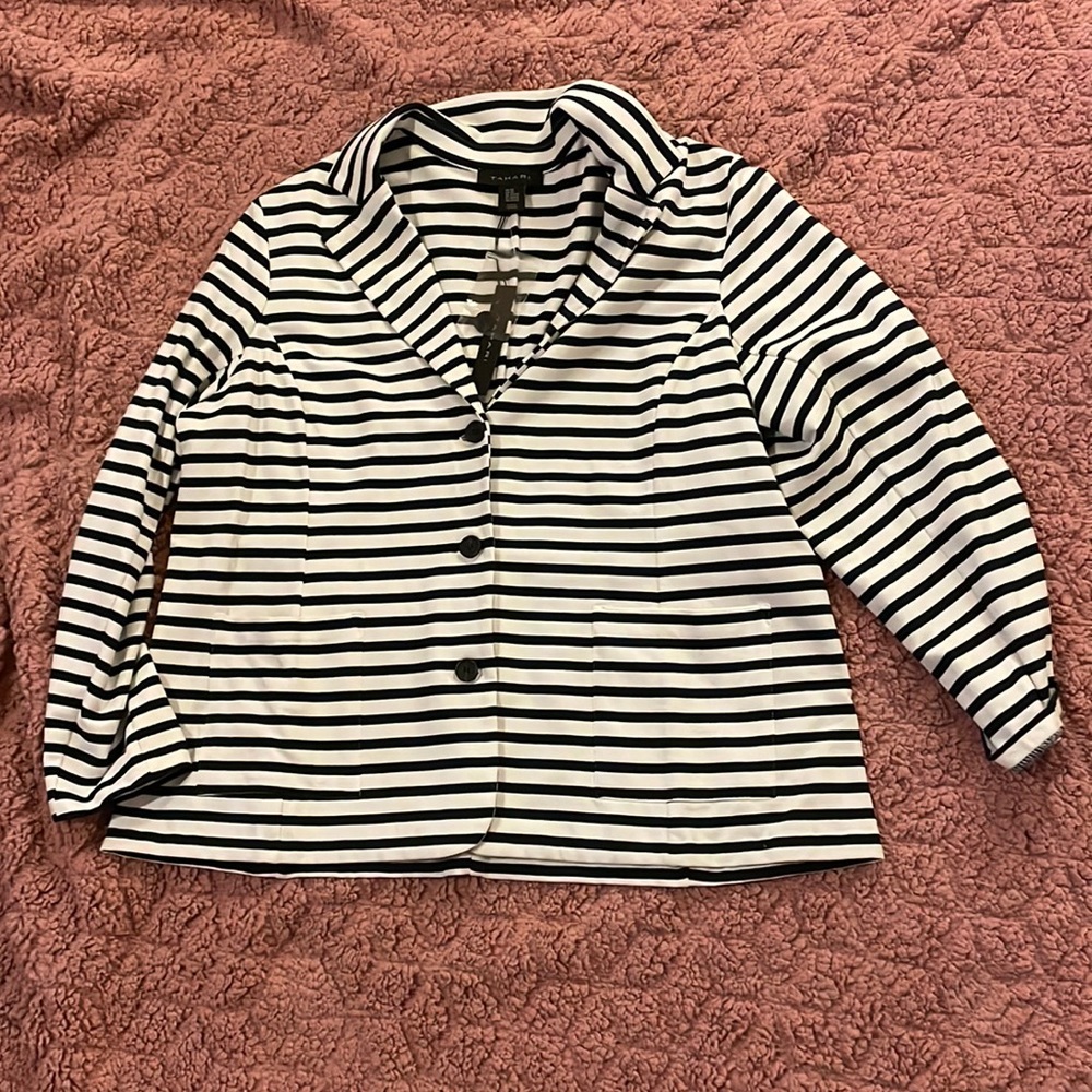 NWT Tahari Navy and White Blazer